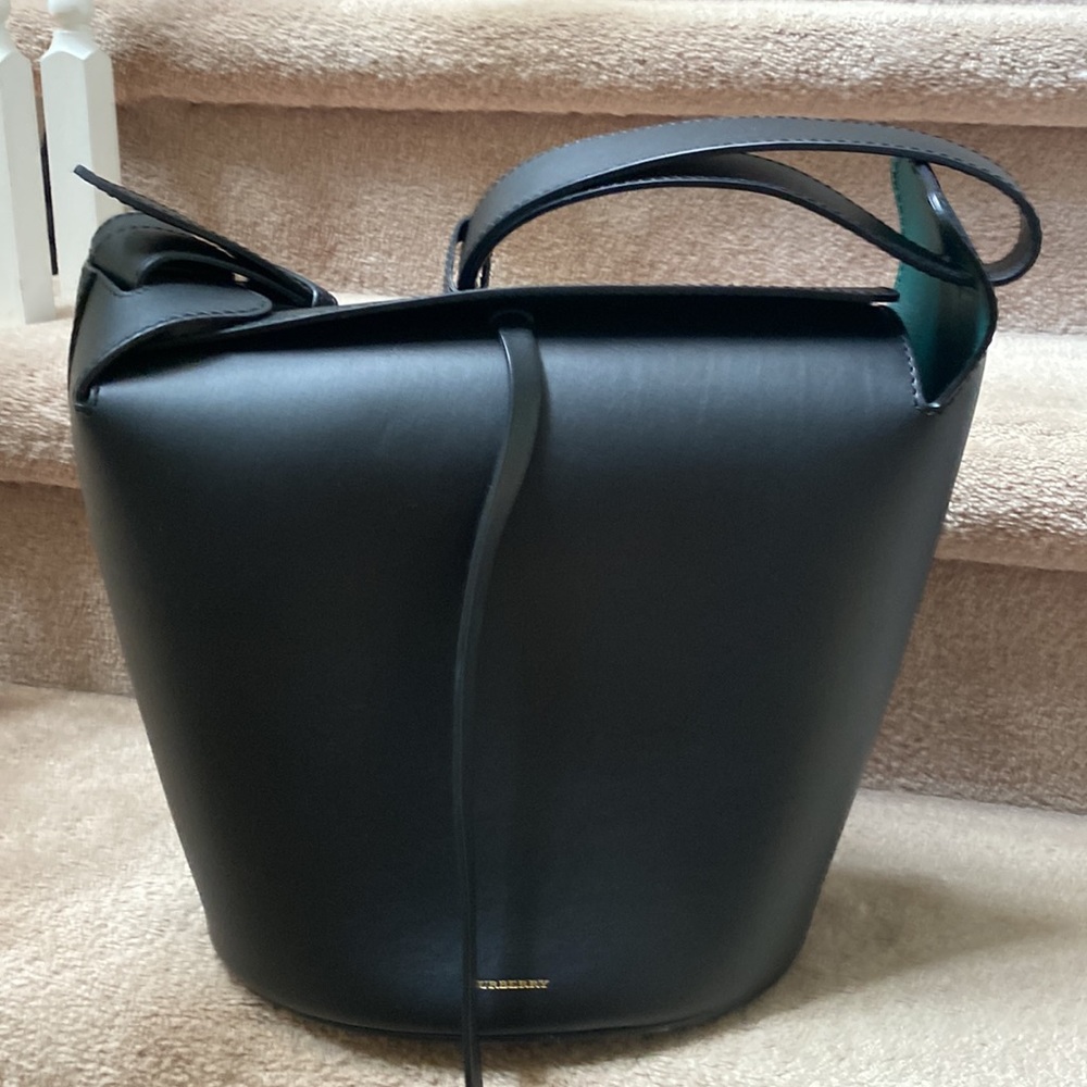 Burberry 2019 Medium Bucket Leather Bag - Black